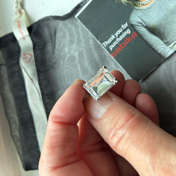 Sabika Crystal Earrings - Picture 3 of 4